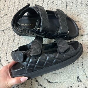Alohas hook-loop black sandal